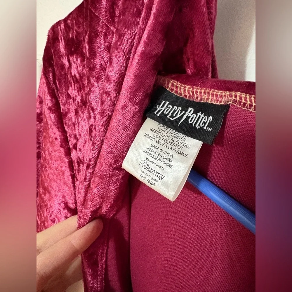 Harry Potter Red Velvet Robe with Gold Lion Crest Gryffindor Pjammy - Picture 3 of 3